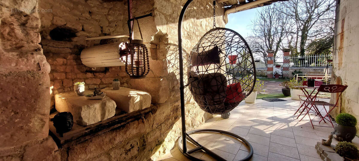 Maison à MONTS-SUR-GUESNES