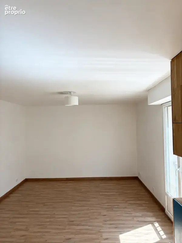 Laissez-vous séduire par ce superbe appartement entièrement rénové, où lumière, confort et qualité de vie se r - photo 4