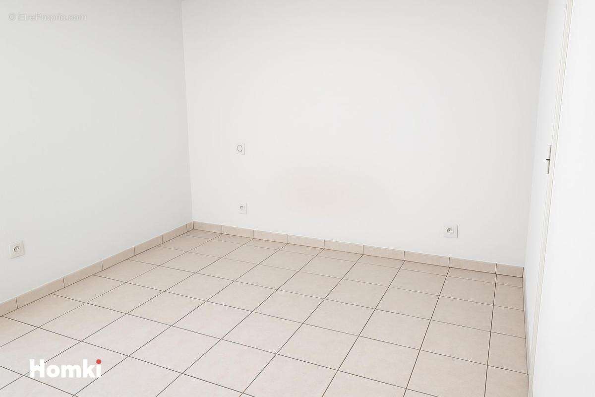 Appartement T3 de 68 m2 à Perpignan 66000, Place de la République - photo 2