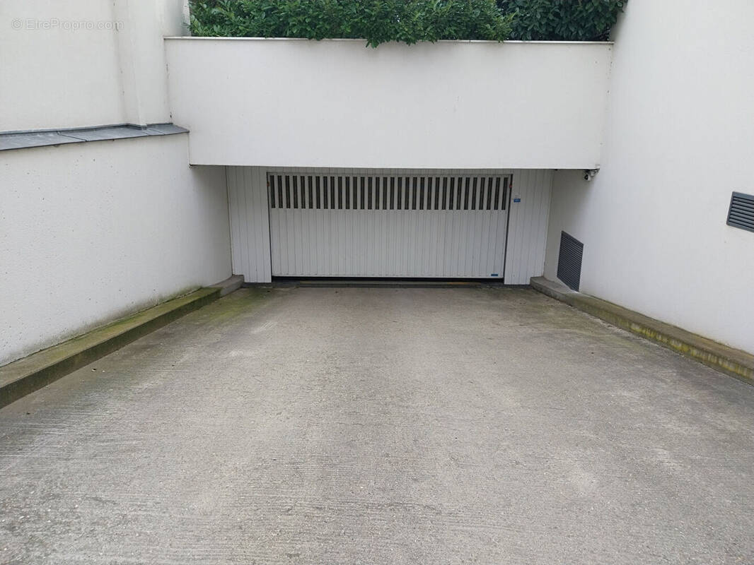 Parking à LA GARENNE-COLOMBES