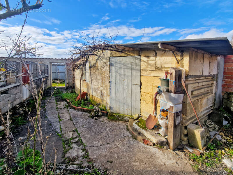 Maison à BRIZAMBOURG