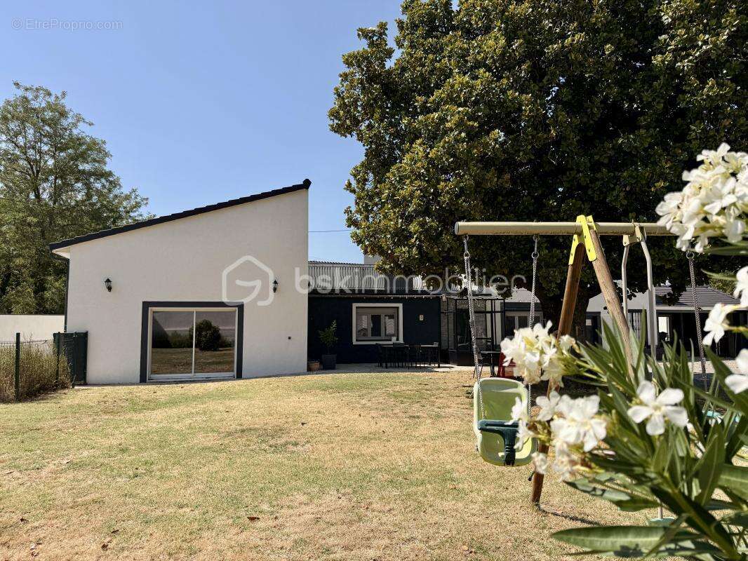 Maison de caractère rénovée – 178 m² – Espace parental – Piscine – Terrain de 1 214 m² - photo 17