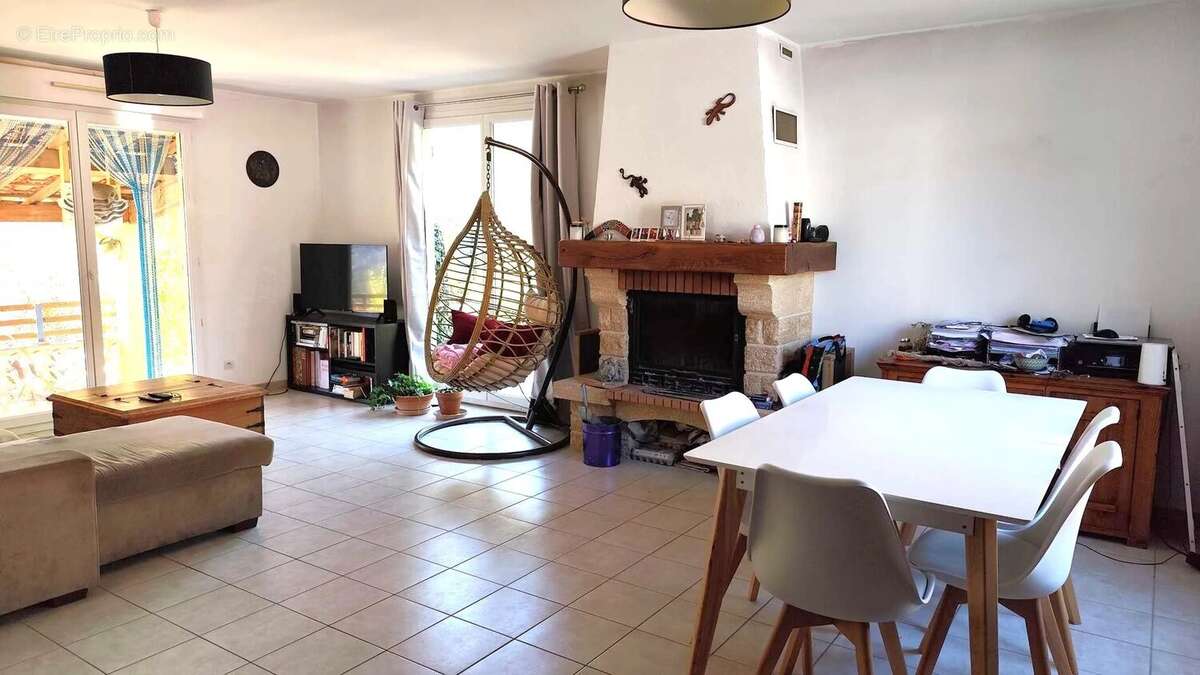 Maison plain-pied 97 m² - Terrain 2107 m² - photo 8
