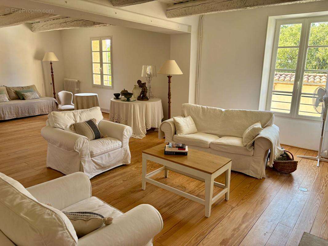 Maison ancienne rénovée avec jardin et piscine - photo 11