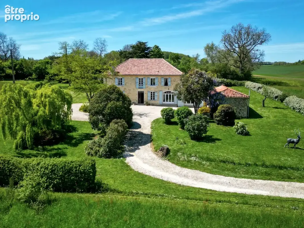 Maison à VIC-FEZENSAC