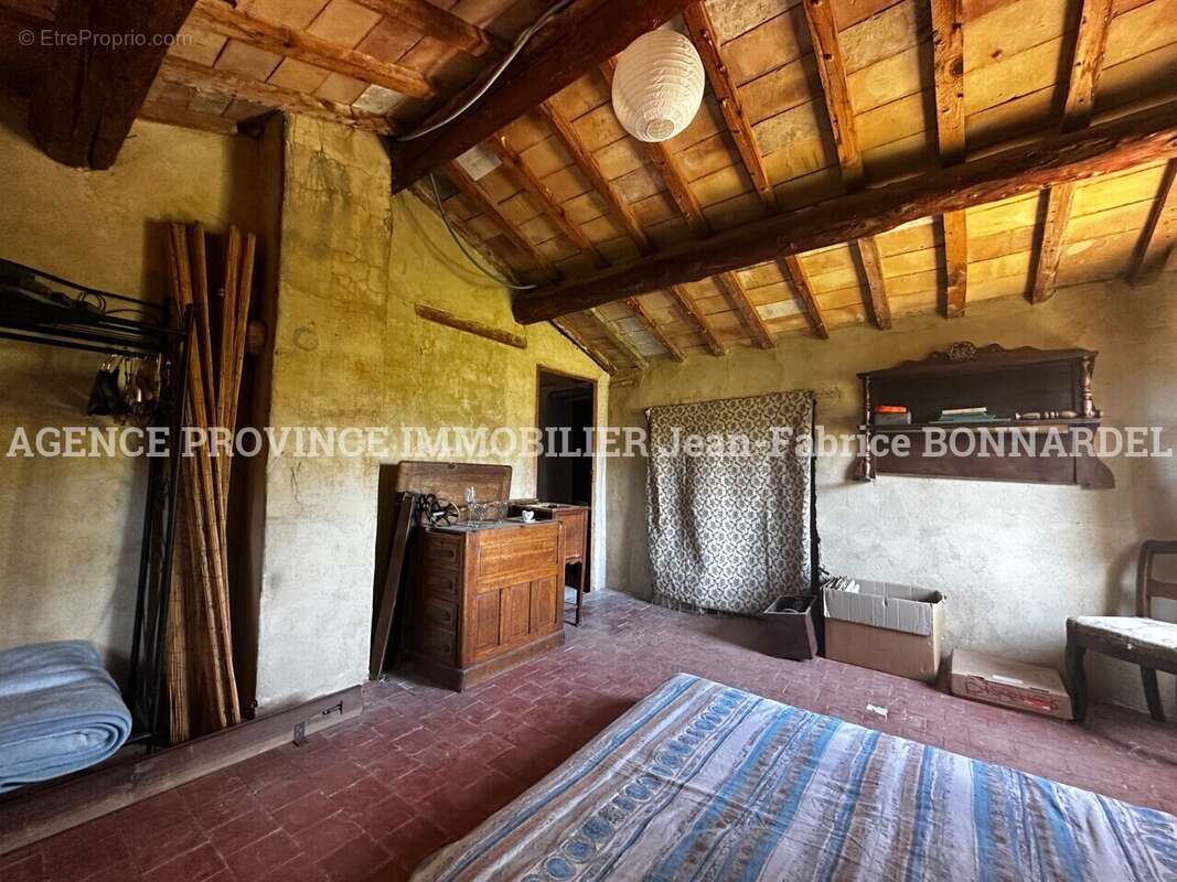Maison à LES PILLES