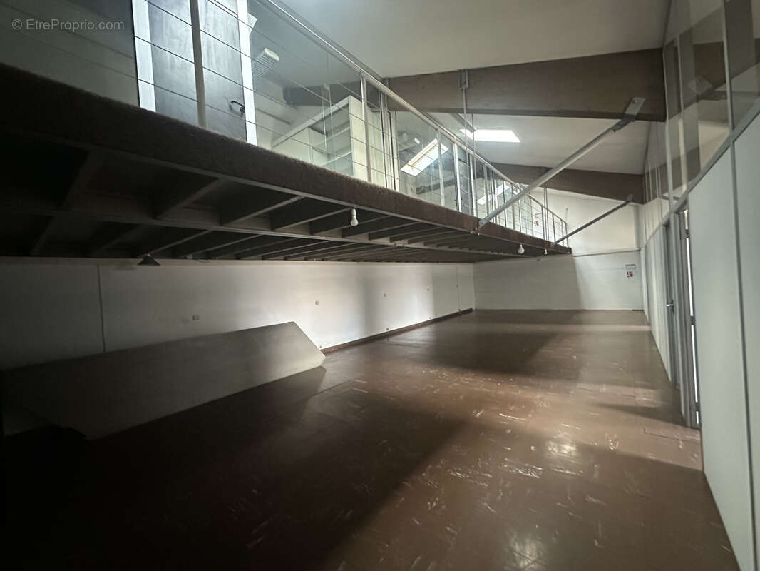 JEANNE-D'ARC - Local professionnel de 339m2 - 980 000 € - photo 2