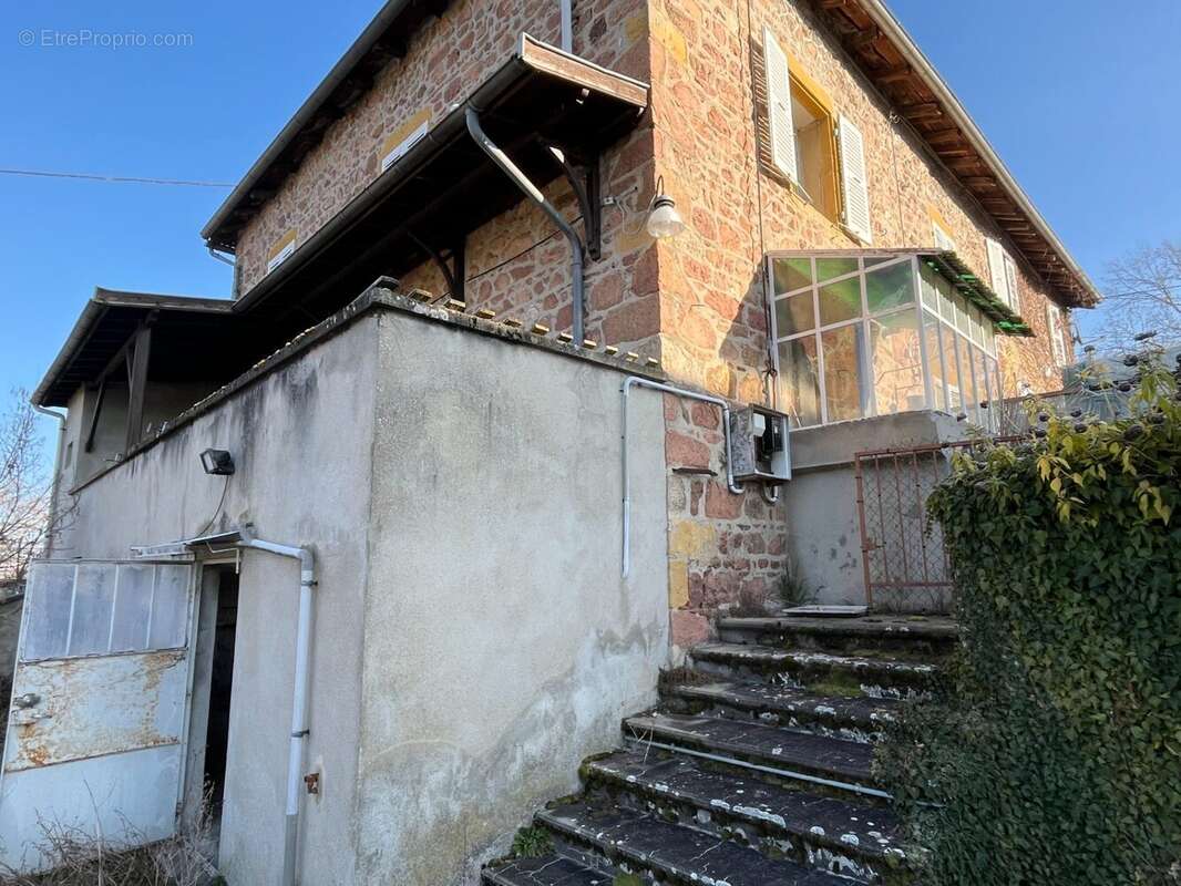 Maison à COURS-LA-VILLE