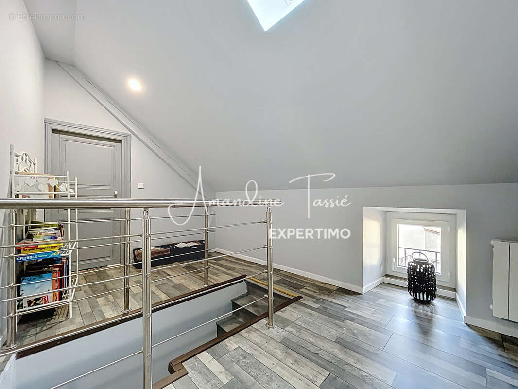 Appartement à COMPEYRE