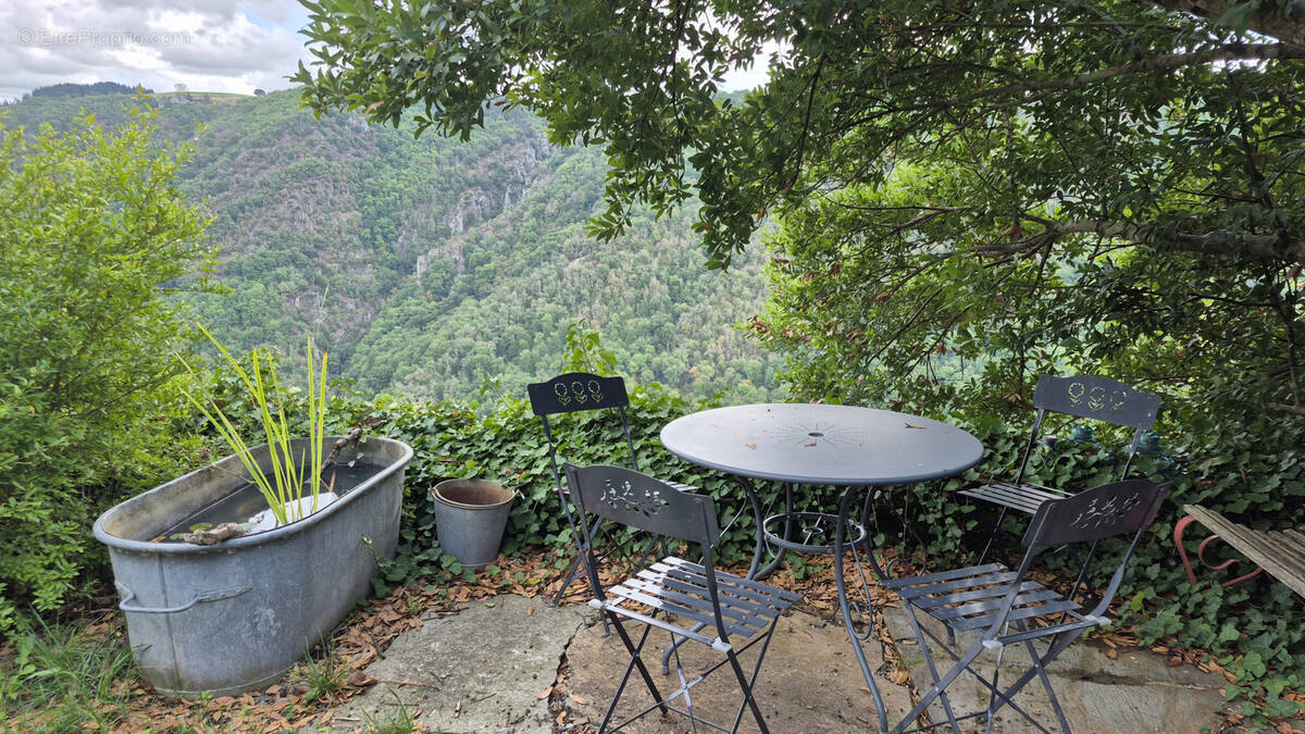 Maison à LACROIX-BARREZ