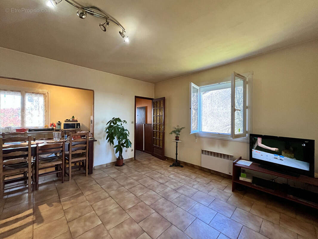 Maison de village avec garage et une belle vue - photo 6
