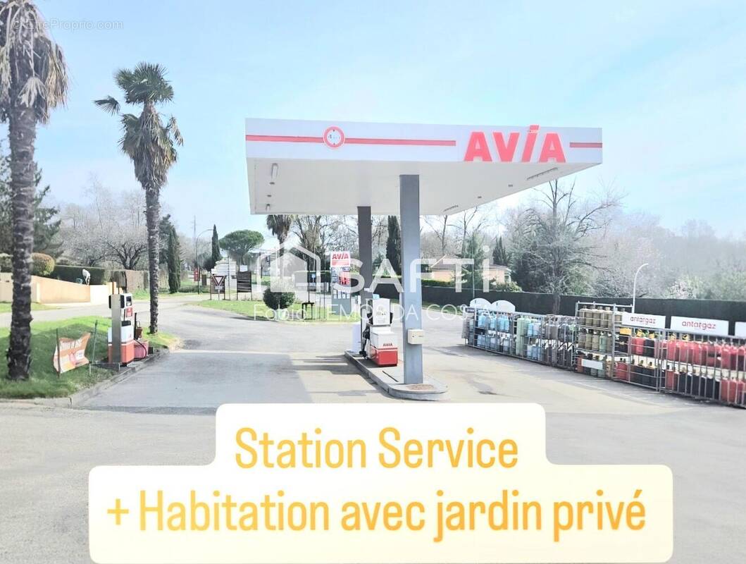 Photo 1 - Commerce à MONTREAL