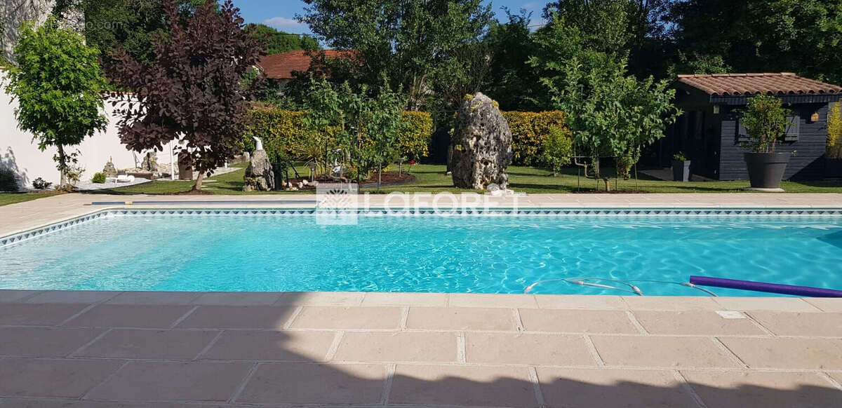 Maison à MONTAIGU-DE-QUERCY