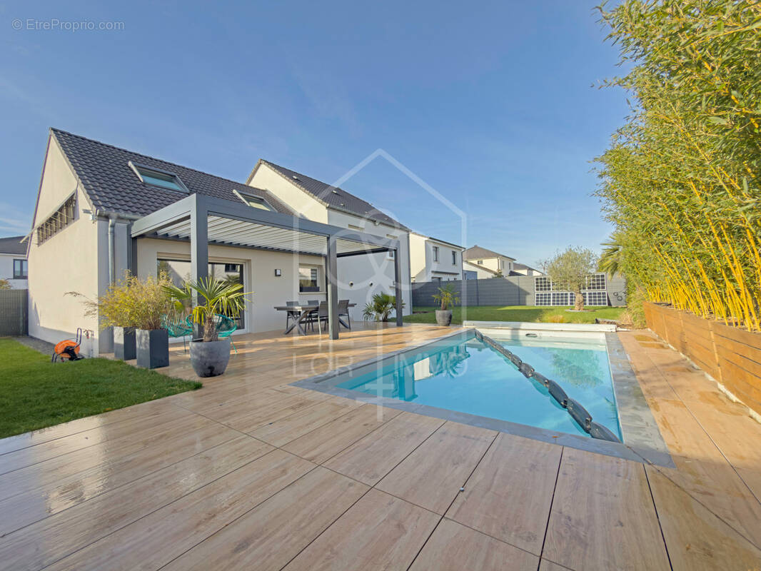 Maison à COIN-LES-CUVRY