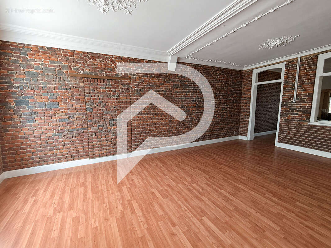 Grande maison à rénover de 180 m² - Centre-ville de Caudry - photo 2