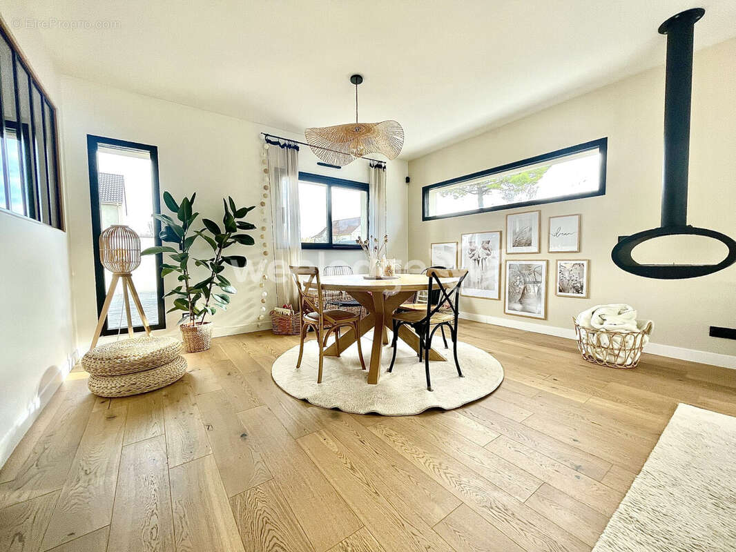 Maison à JOUY-LE-MOUTIER