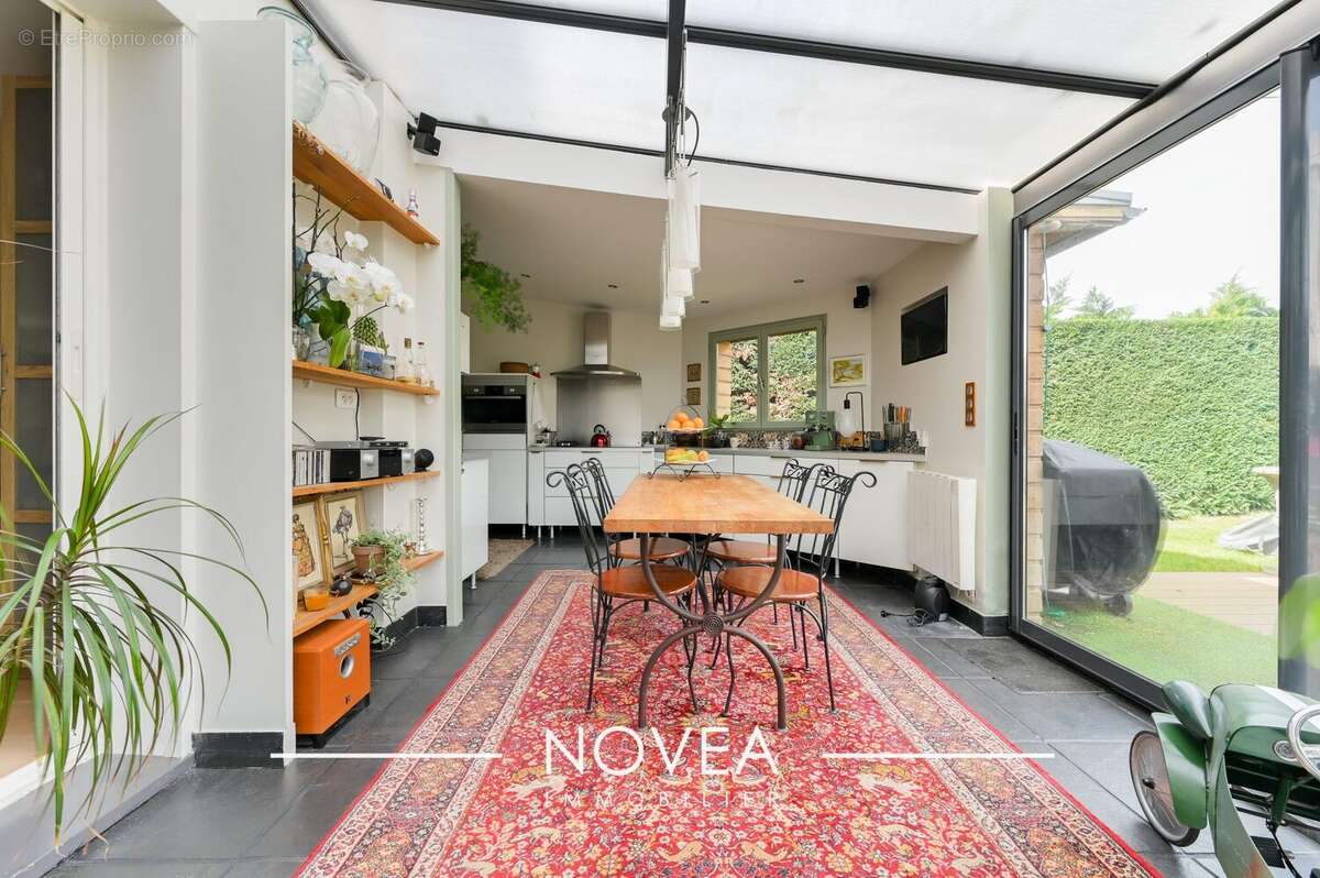 Maison à SAINT-GENIS-LES-OLLIERES