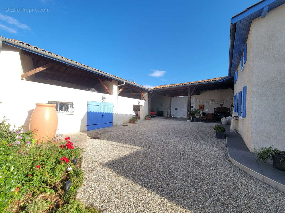 Maison à AGNIN