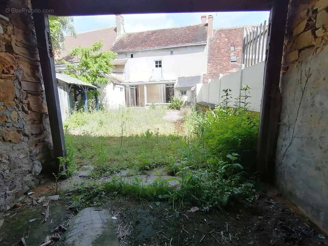 Maison à SAINT-DENIS-DE-JOUHET