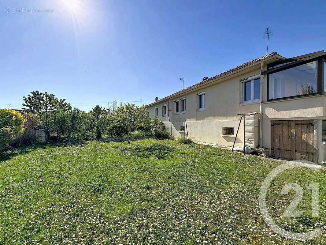 Maison à LA RIVIERE-DE-CORPS