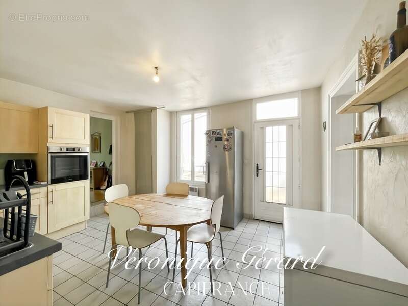 Maison à SAINT-MEDARD-DE-GUIZIERES