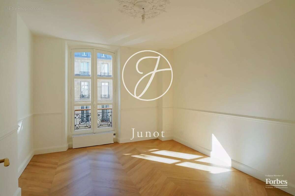 Appartement à PARIS-8E