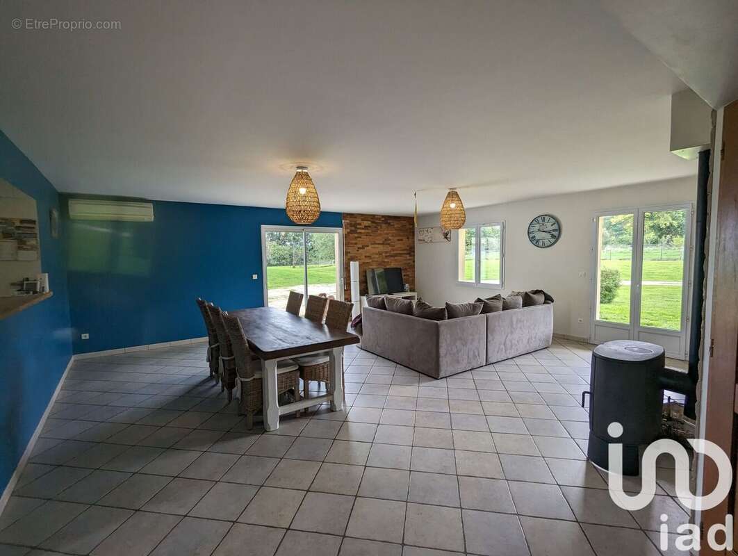 Maison 158 m² à Chepniers  - photo 7