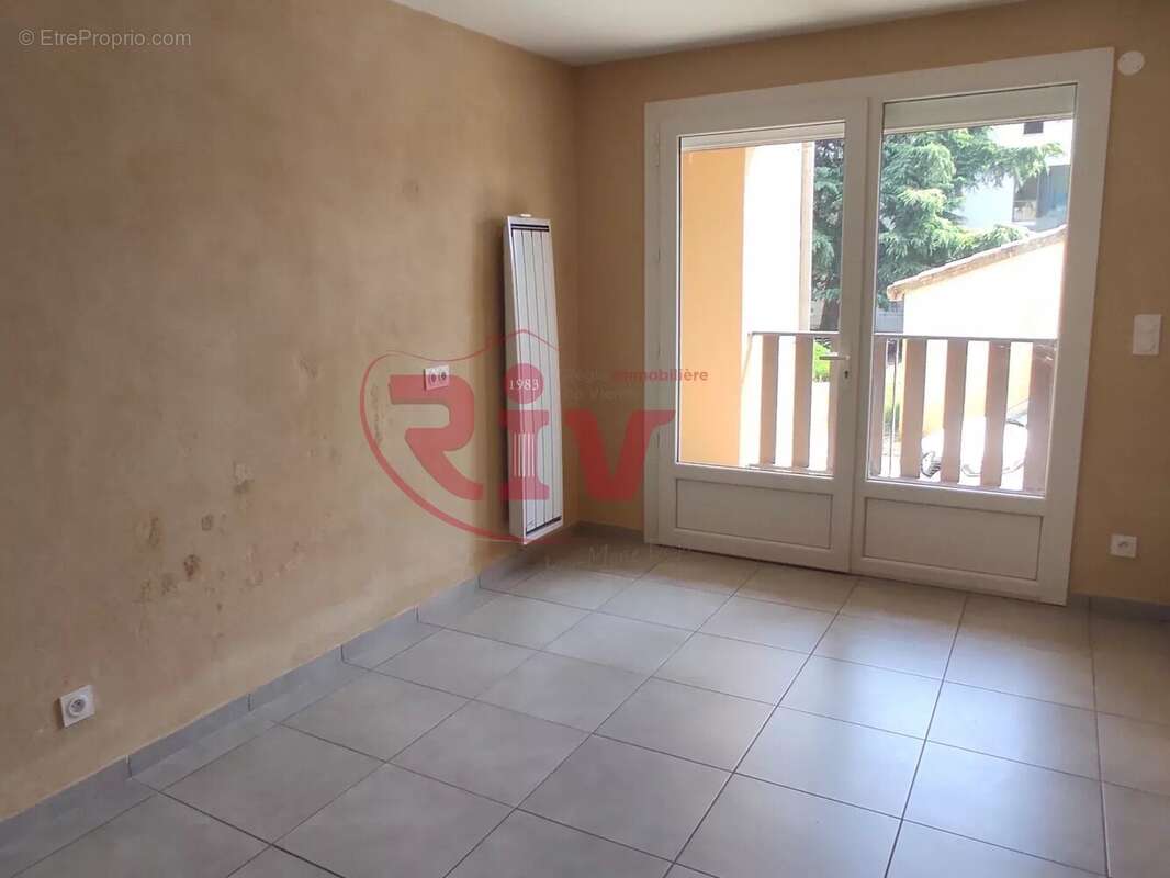 Commerce à CONDRIEU