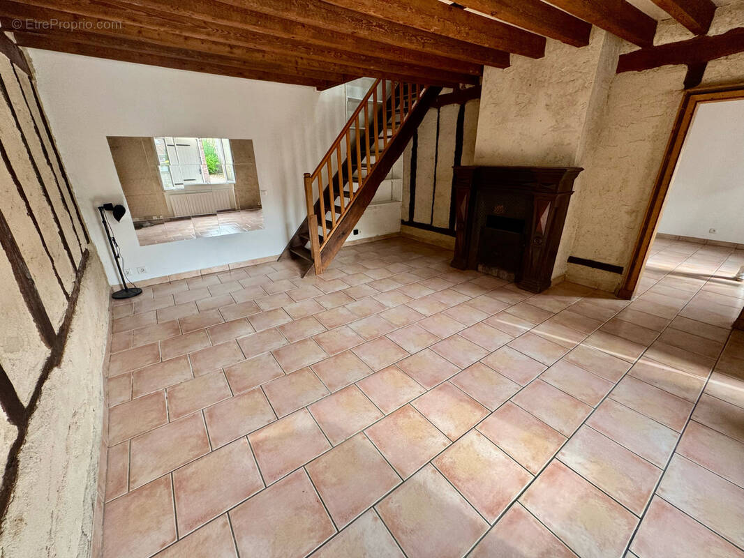 Maison à HOUDAN