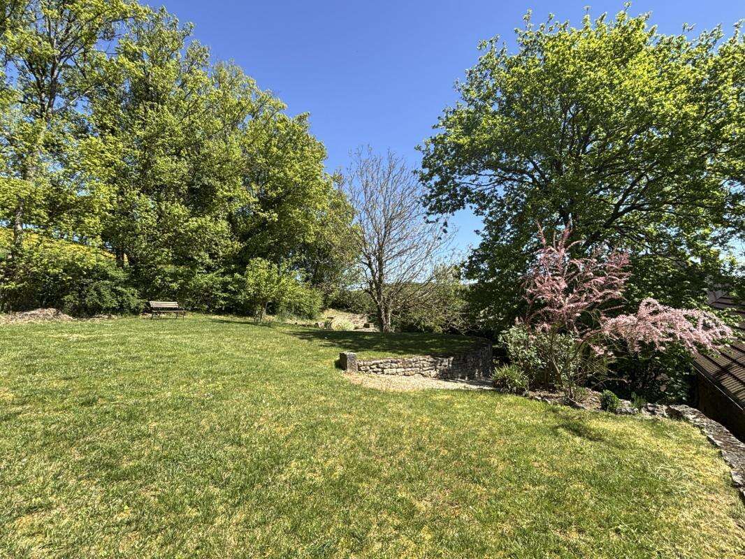 SEMUR EN AUXOIS 20min : maison de 144m², 5 chambres, grange, garage, cave, jardin. Prix 288 000€ - photo 3