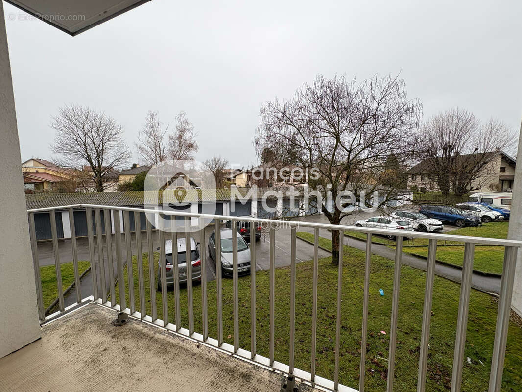 Appartement à PERONNAS