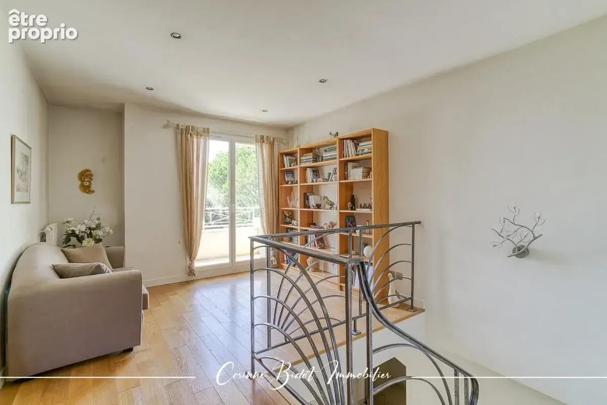 Maison 6 pièces 186 m² à vendre à Saint-Pierre-De-Chandieu (69780) - photo 14