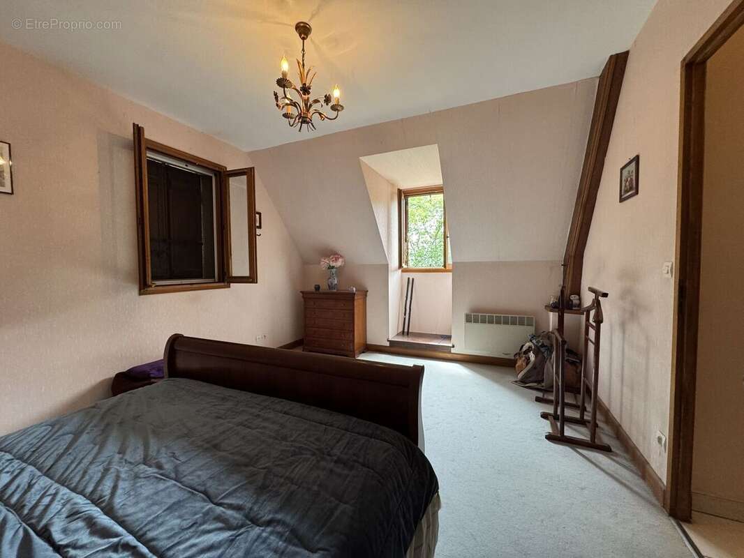 Maison indépendante au calme avec terrain boisé proche commerces - photo 15