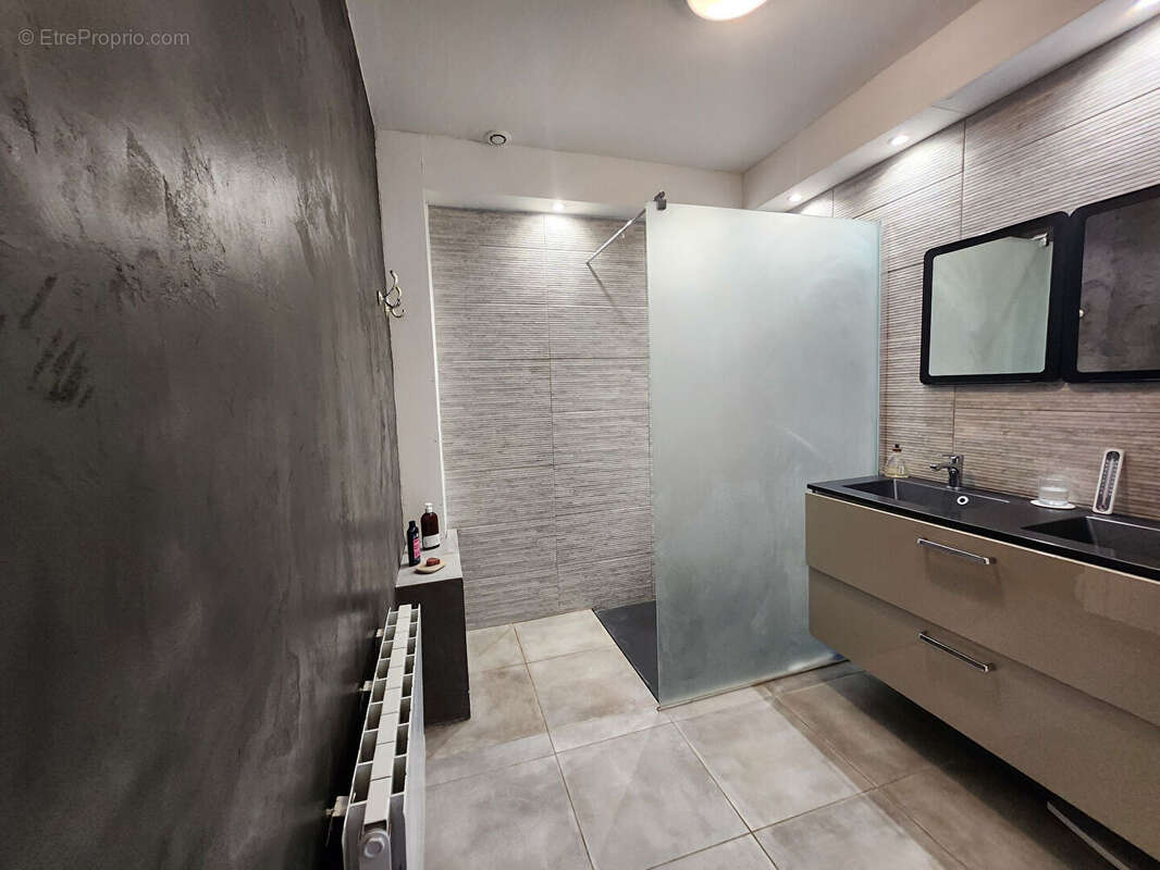 Autre à CHATEAUNEUF-DE-GADAGNE