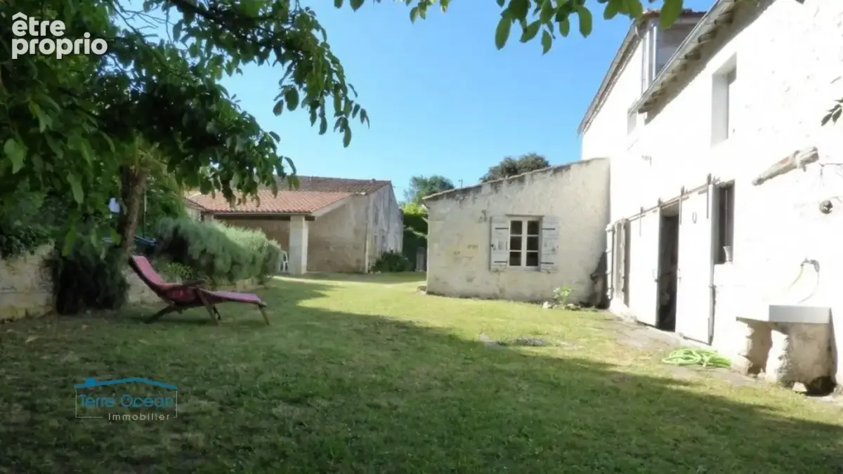 Maison à CHENAC-SAINT-SEURIN-D'UZET