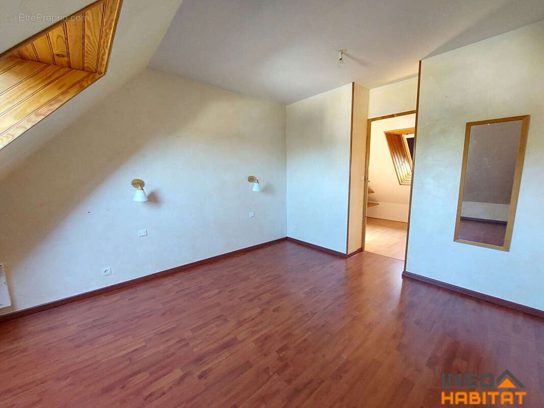 Maison Montreuil Le Gast 7 pièce(s) 125 m2 - photo 12