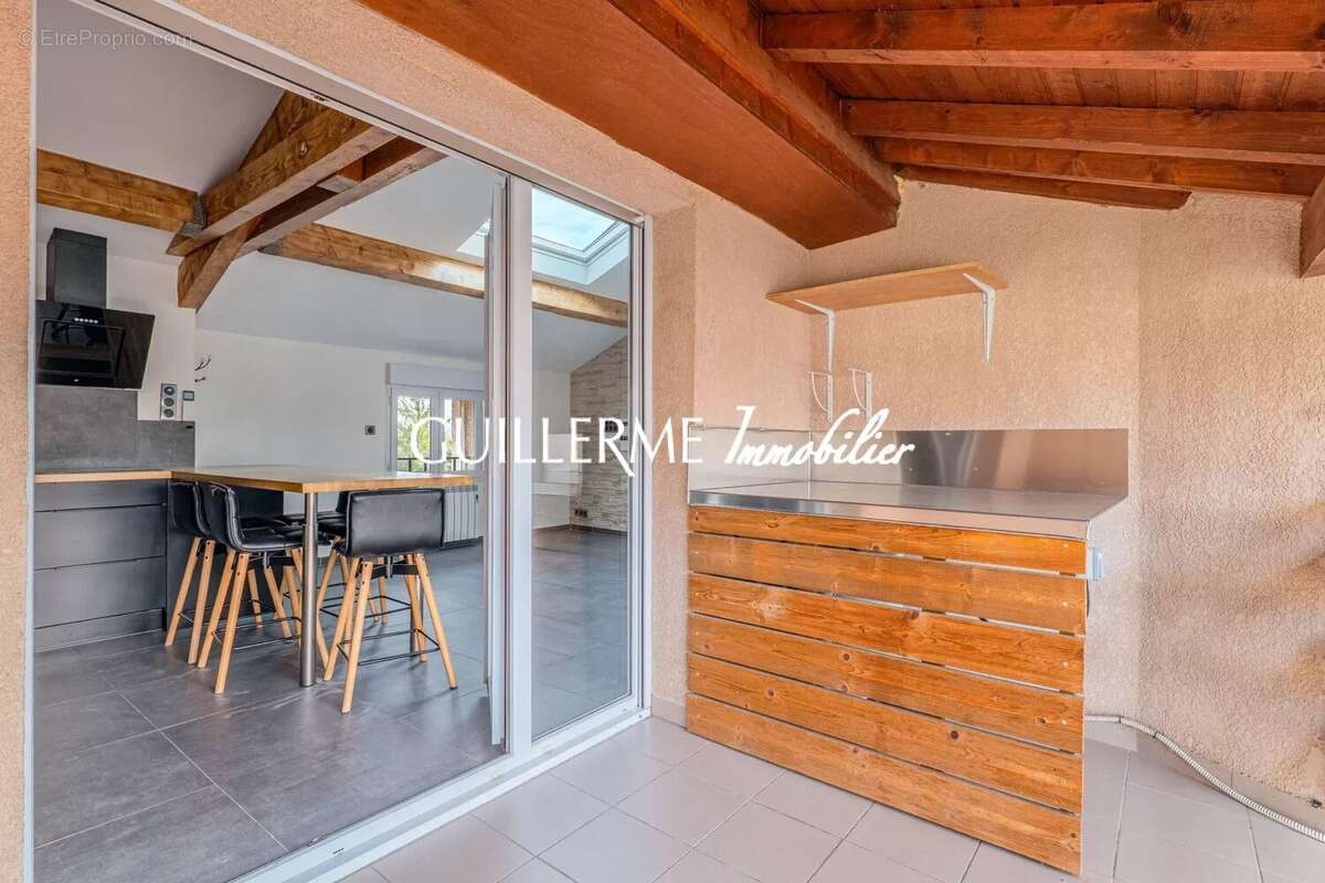 Appartement à GREZIEU-LA-VARENNE