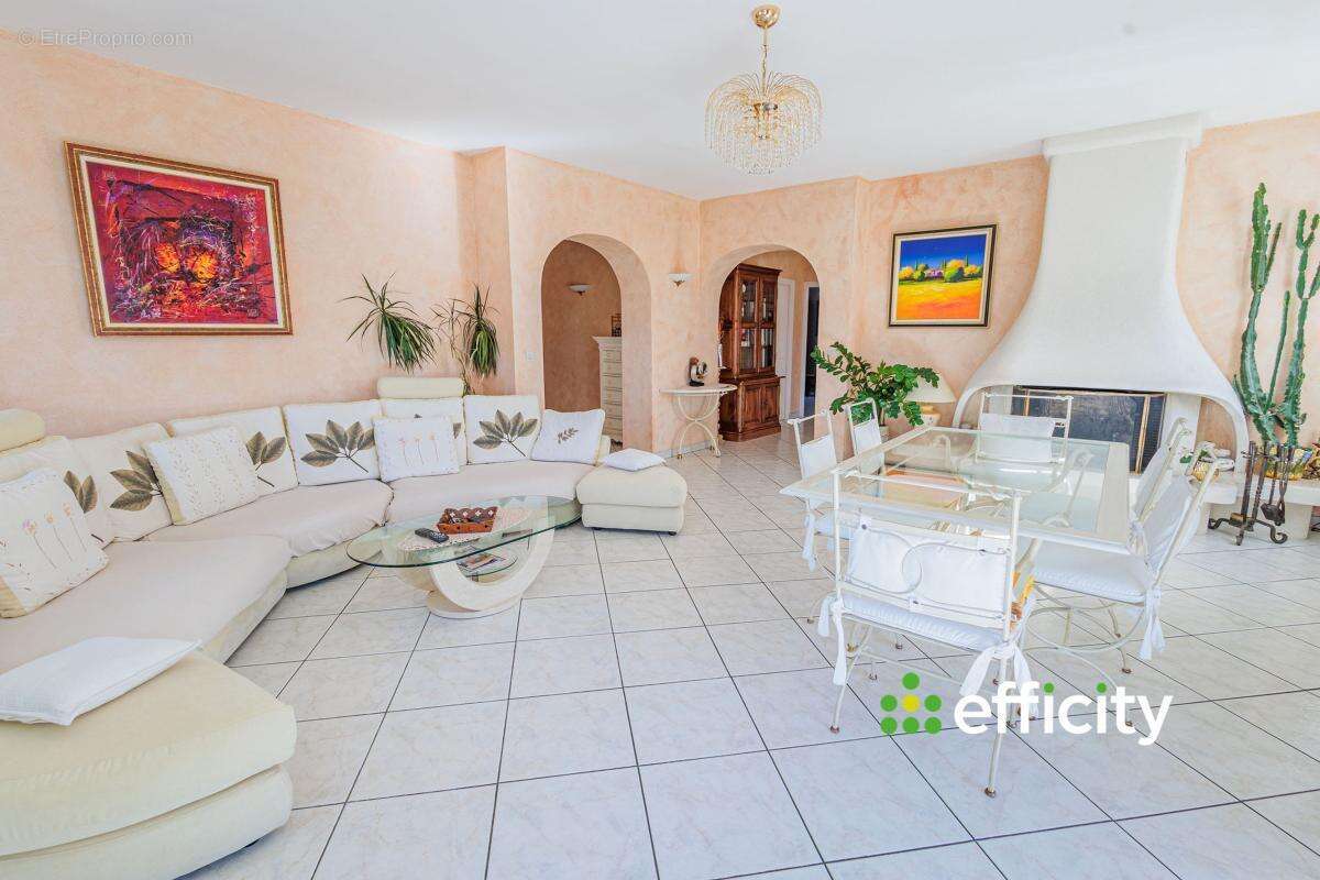 Maison à SAINT-PIERRE-DE-CHANDIEU