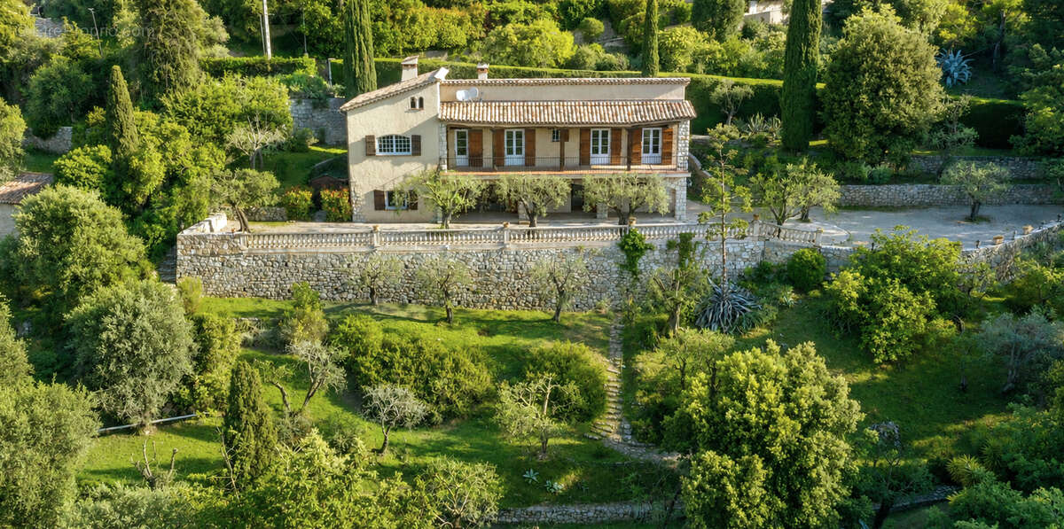 Maison Speracedes 165 m² vue mer et lac terrain 3765 m² - photo 2