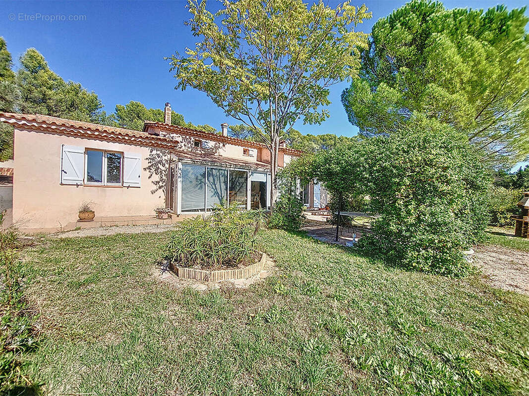 Maison à CARNOULES