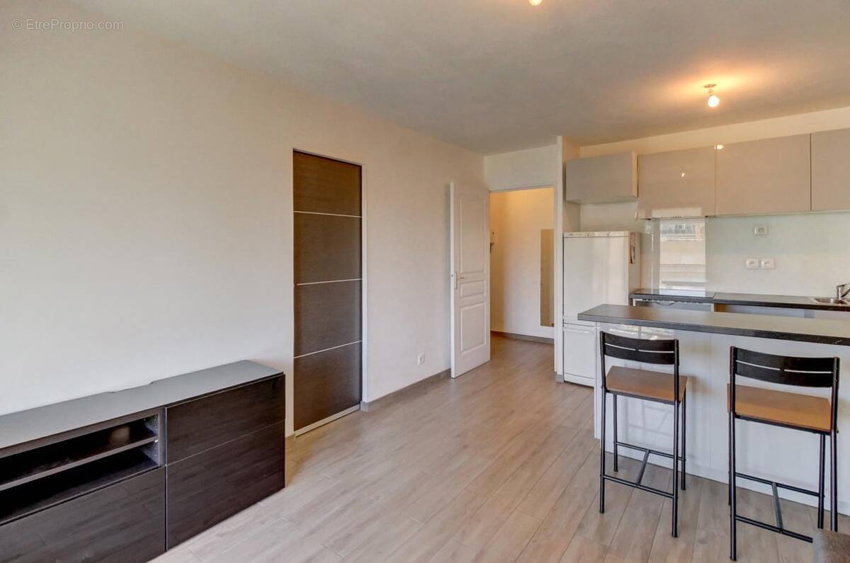 Appartement à SAINT-LAURENT-DU-VAR
