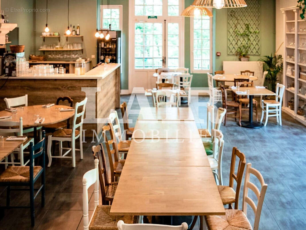 Commerce à SAINT-LEONARD-DES-BOIS