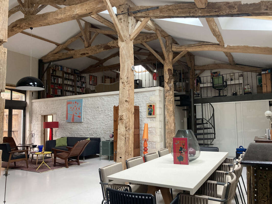 Maison à BARBEZIEUX-SAINT-HILAIRE