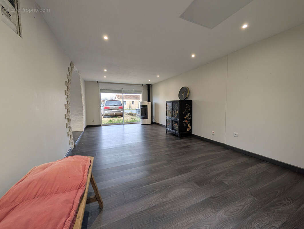 Maison à CHAMPAGNE-SAINT-HILAIRE