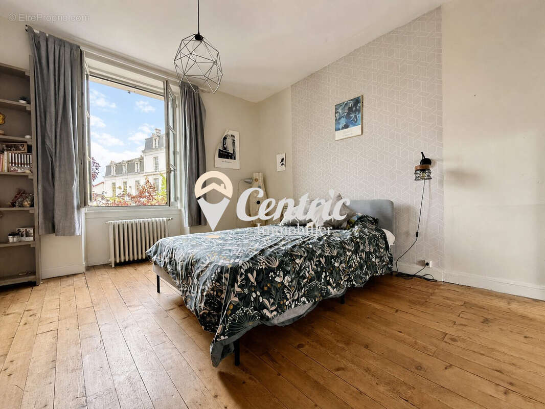 Maison 274 m² à Argenton-Chateau  - photo 5