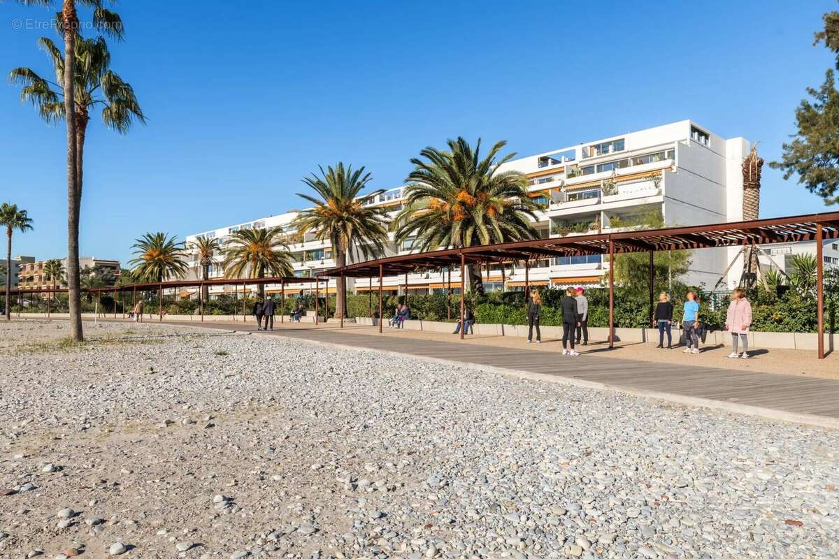 Appartement 2 pièces en Front de mer avec vue mer panoramique  - Saint Laurent du var - photo 10