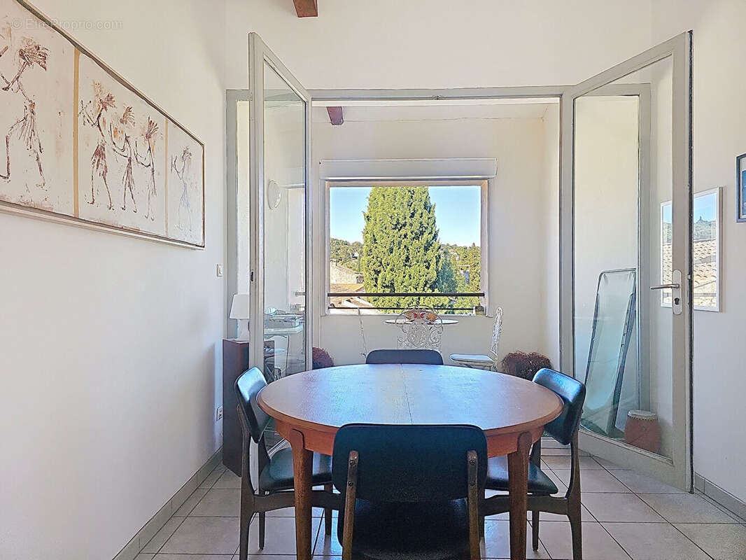 Appartement à VILLENEUVE-LES-AVIGNON