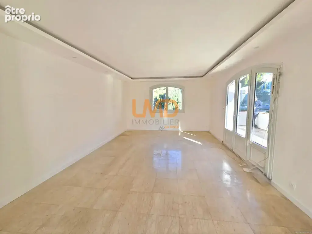 Appartement T3/4 avec terrasse et garage - photo 4