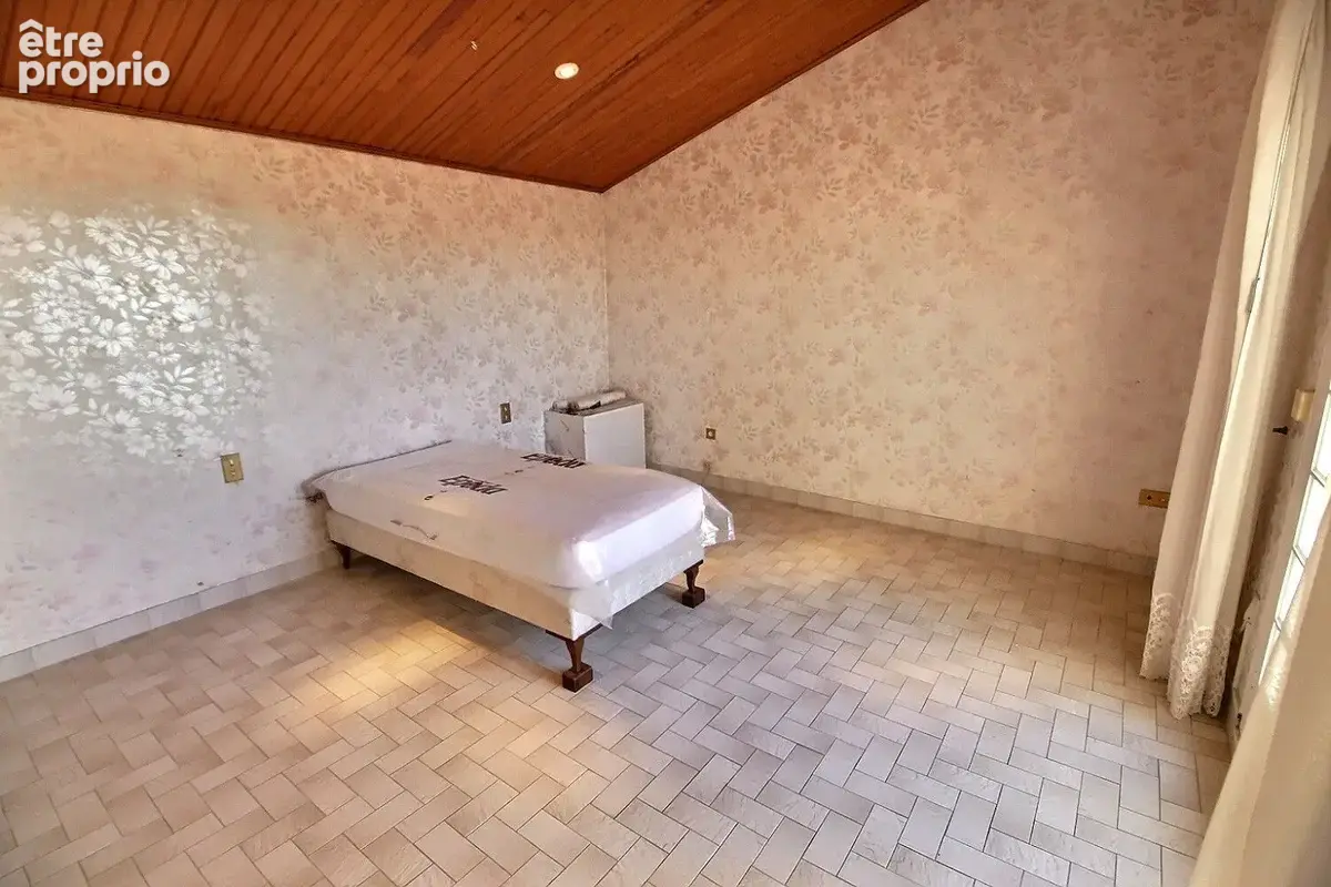 Villa d'architecte des années 75 développant 135 m² sur terrain de 1500 m² - photo 13