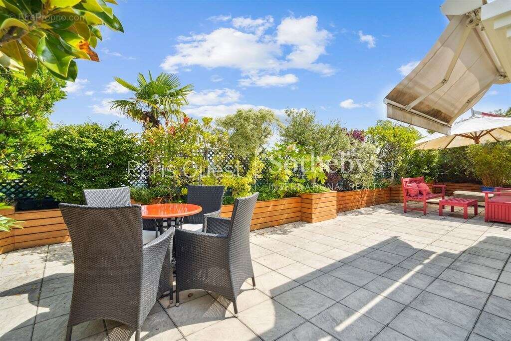 Appartement à NEUILLY-SUR-SEINE